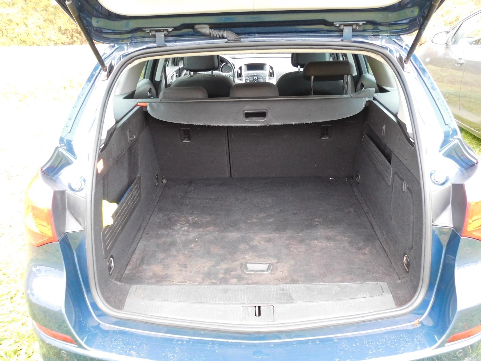 Opel Astra 2011 — photo 15