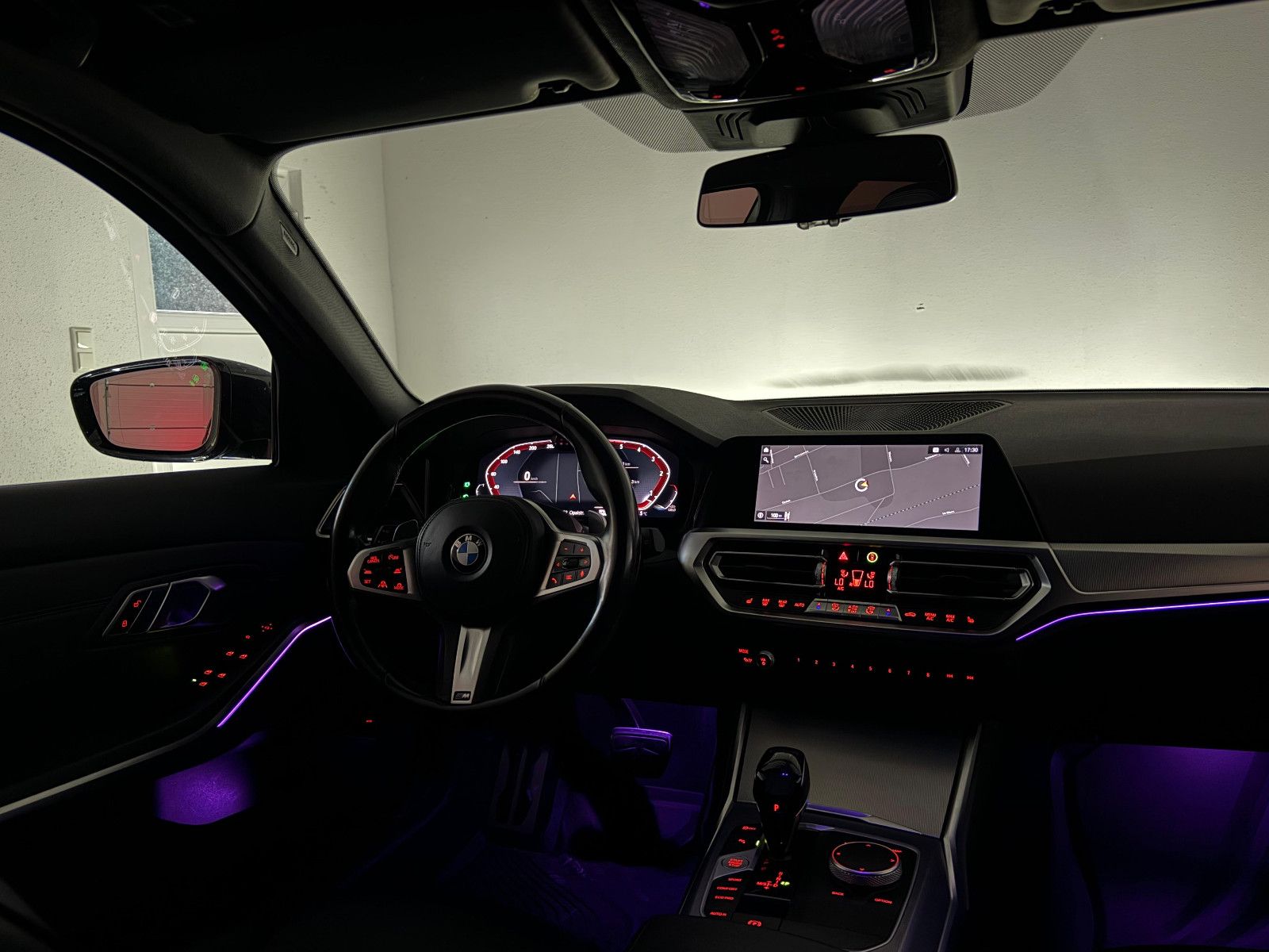 Fahrzeugabbildung BMW 320 d xDrive M-SPORT/LASER/DRIVING ASS+/PANO/HUD