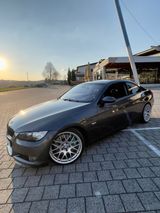 BMW 330i Coupé - - BMW 330 aus 2007