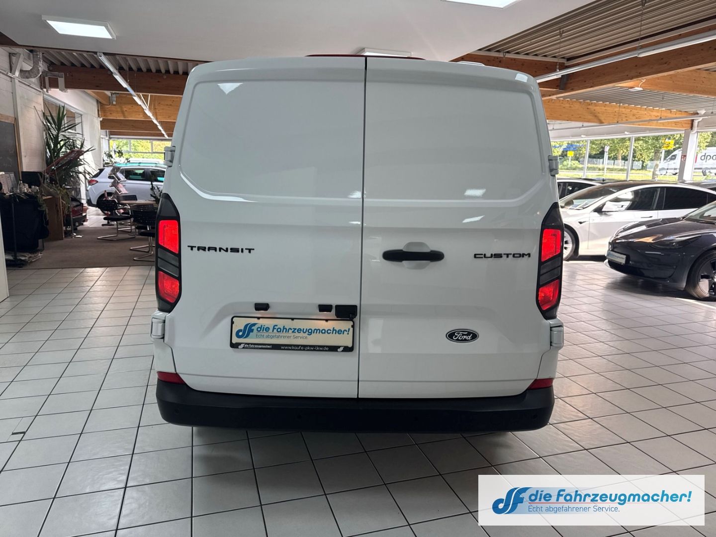 Fahrzeugabbildung Ford Transit Custom Kasten 320 L2 Trend FWD 2.0 EcoBl