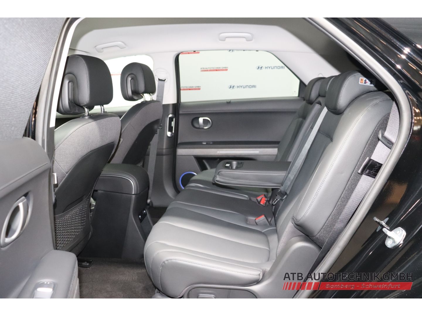Fahrzeugabbildung Hyundai IONIQ 5 Uniq SOH 100% 4WD 77,4 kWh Relax-Paket 2