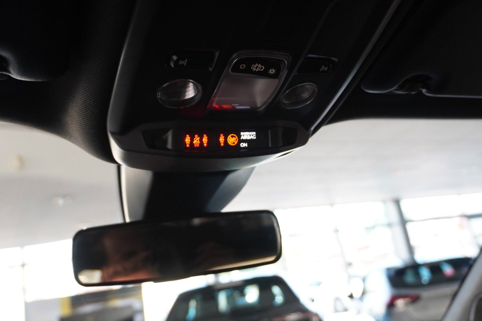 Fahrzeugabbildung Peugeot 2008 1.2T ACTIVE PACK NAVI/LED/KAMERA/SPORT/SH