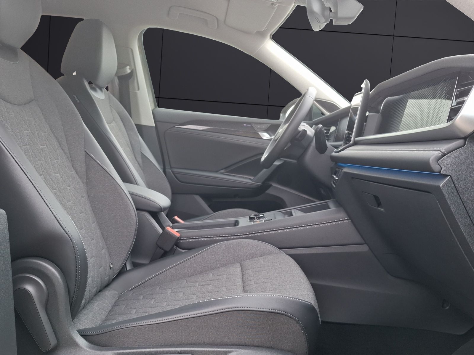 Fahrzeugabbildung Volkswagen Tayron eTSI Life DSG LED AHK Navi AID ACC RFK Ha