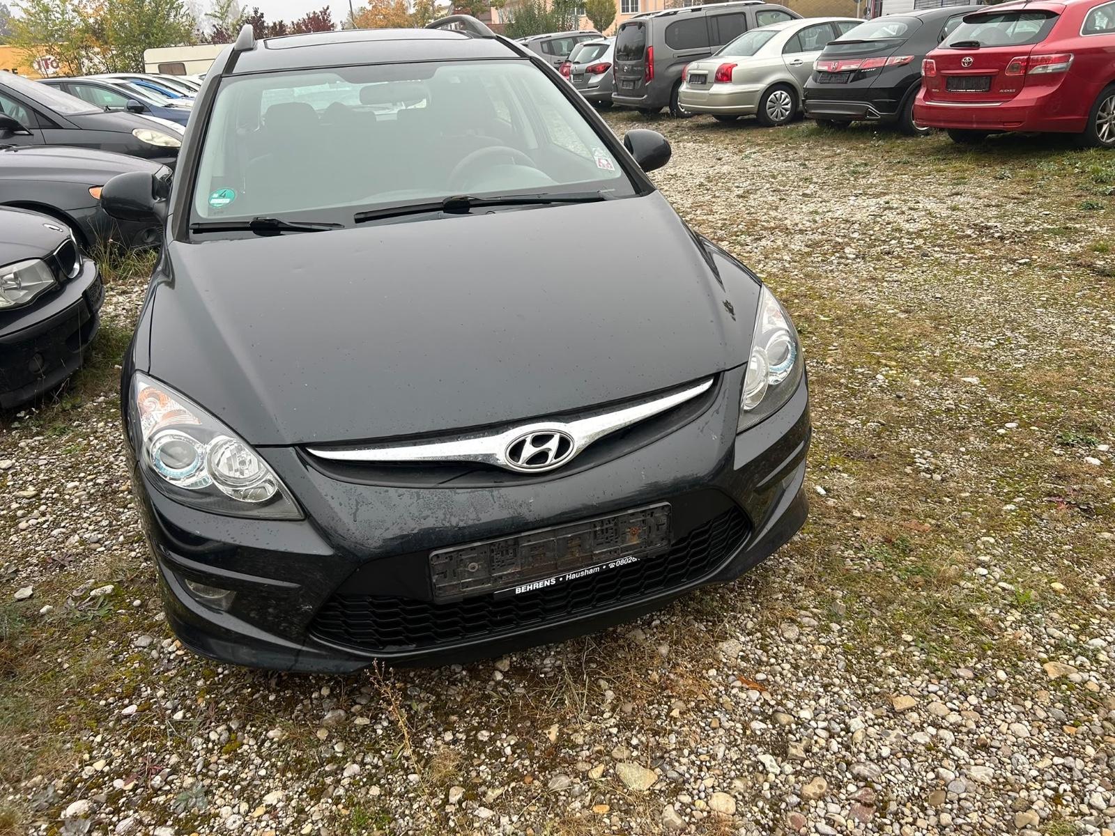 Hyundai i30 2011 — rear view