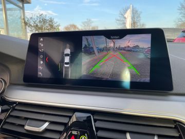 Fahrzeugabbildung BMW 520 d Lim Aut. Navi Leder LED Temp. RFK uvm.
