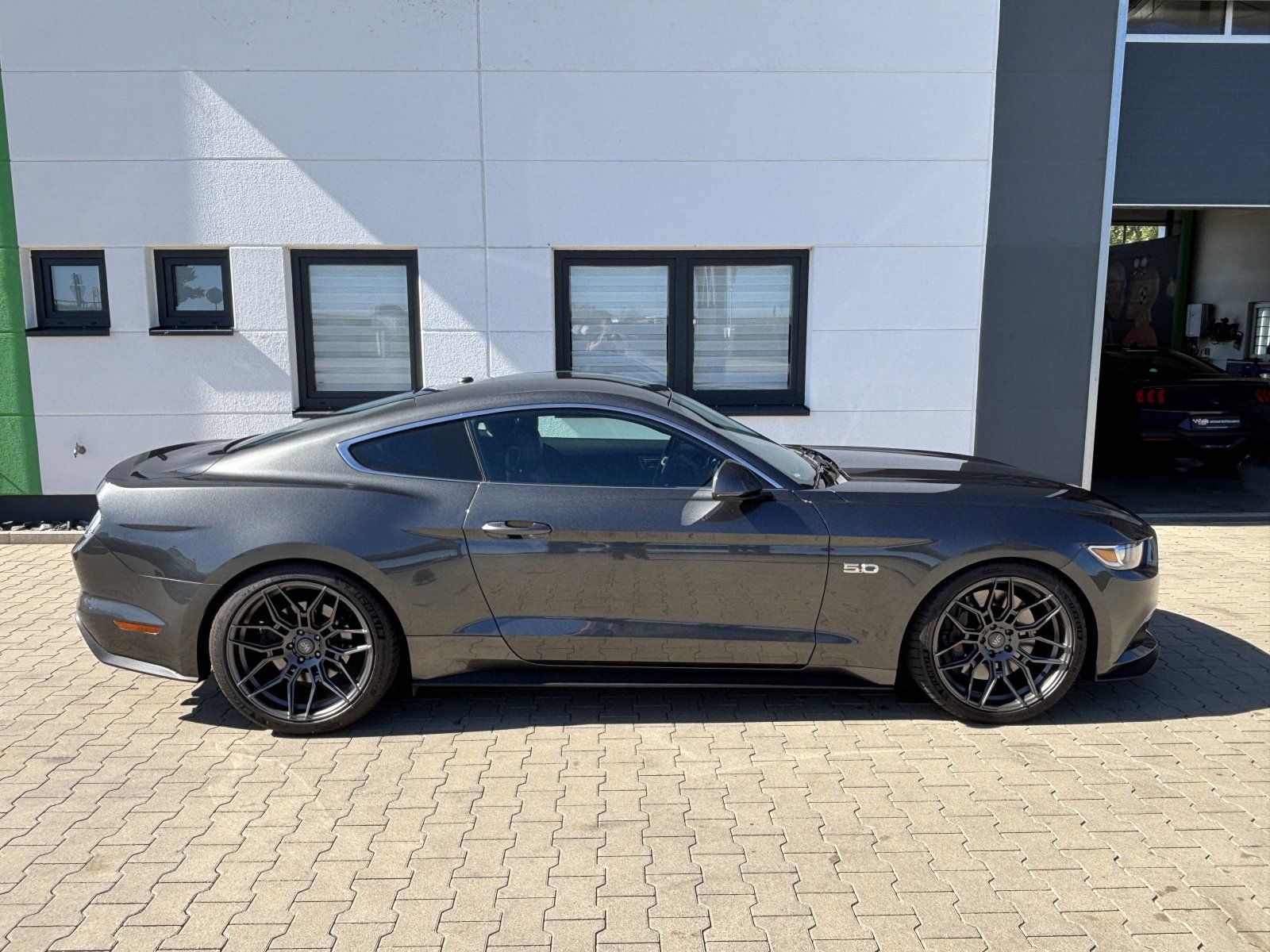 Ford Mustang (GT 5.0 Fastback 20Zoll/KW-V3/COC/SYNC3)