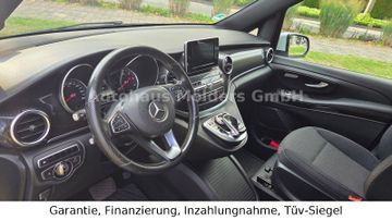 Mercedes V 220 - 9