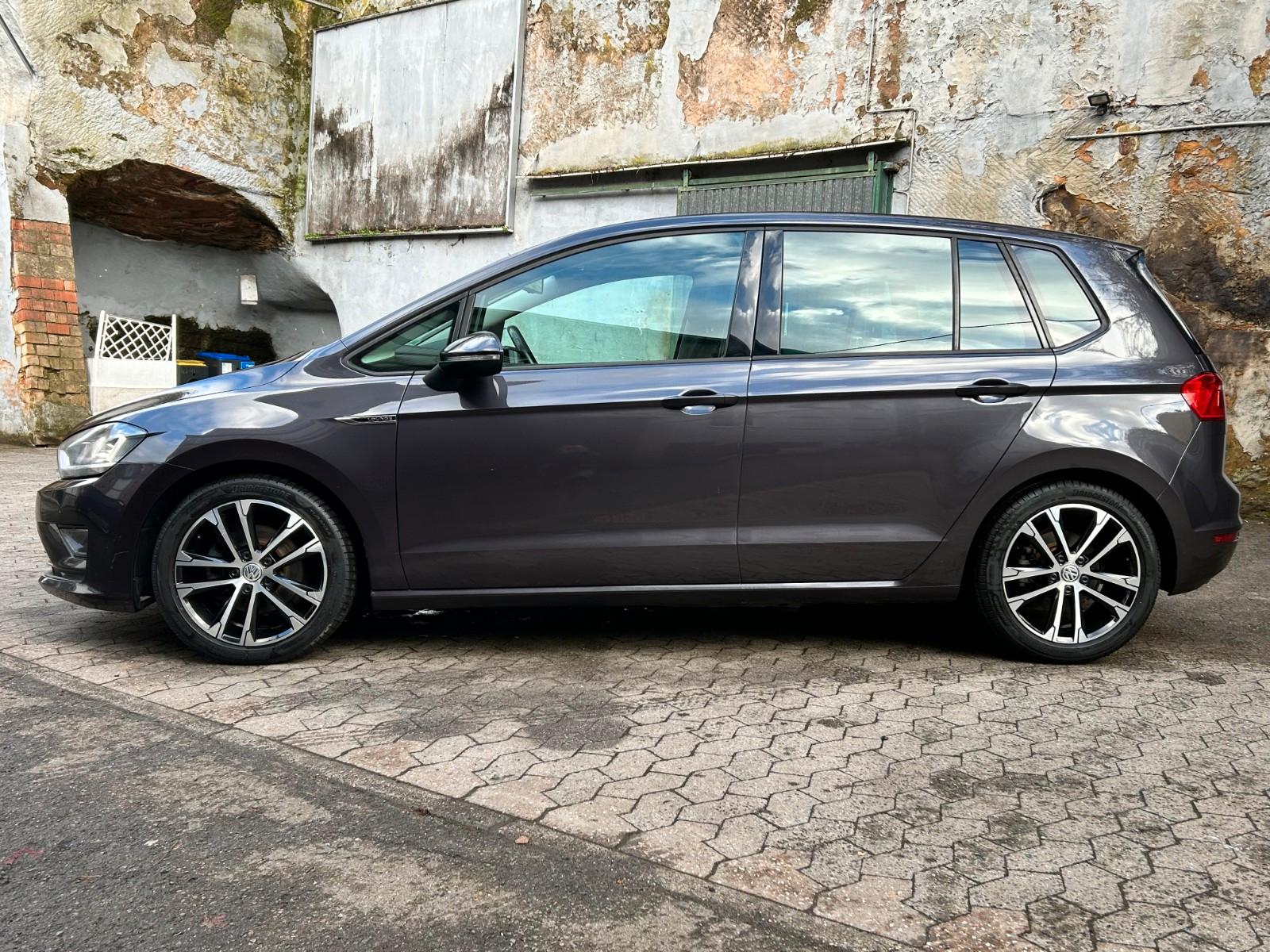 Volkswagen Golf Sportsvan VII Lounge*Panorama*AHK*Bi-Xenon*