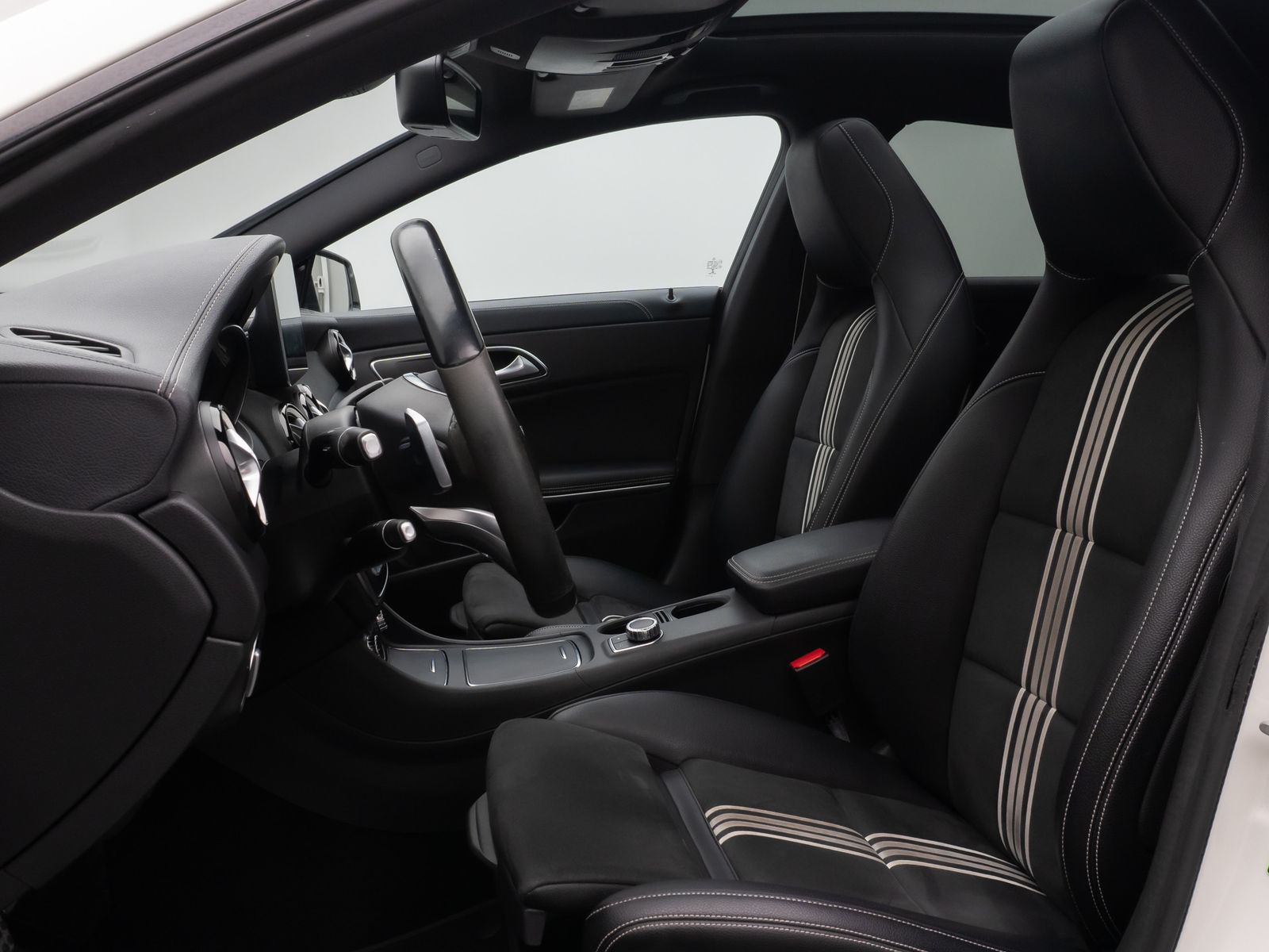 Fahrzeugabbildung Mercedes-Benz CLA 220 Shooting Brake /d 4Matic AMG Pano Standh