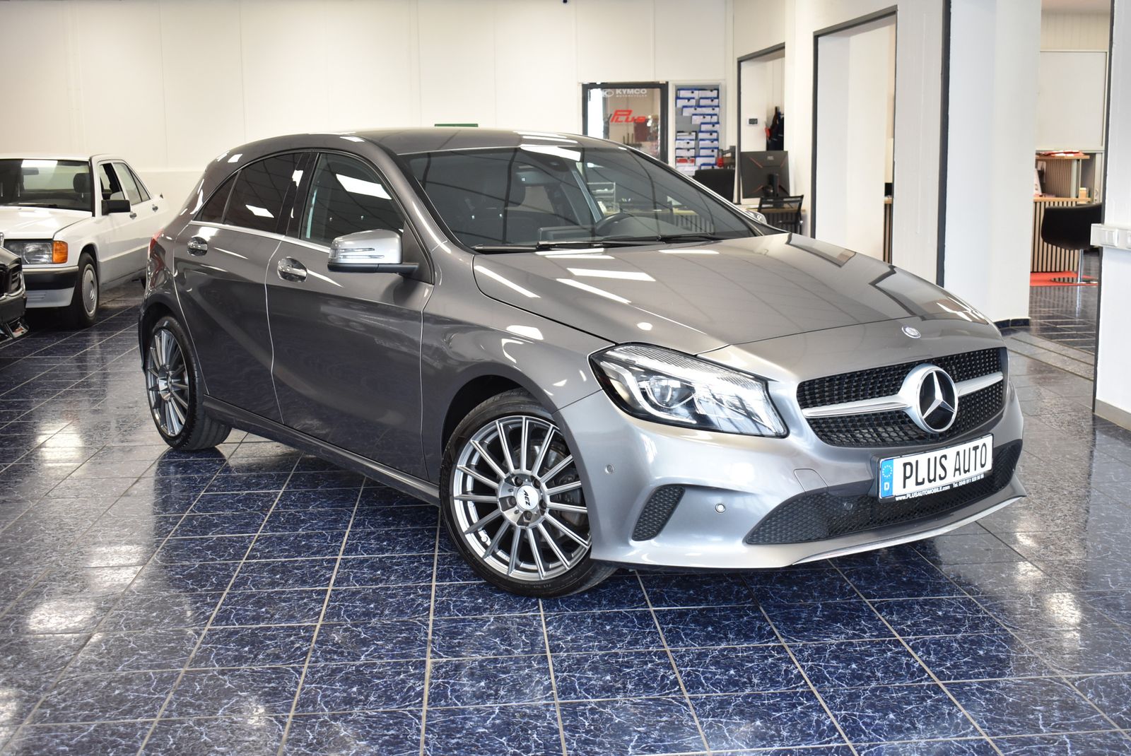 MERCEDES-BENZ A 200 BlueEfficiency Aut Navi Leder PDC LED