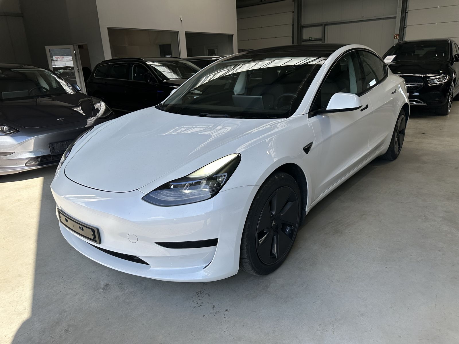 Tesla Model 3 Basis RWD Pano Navi LED Ryzen Wärmepumpe imagem 3