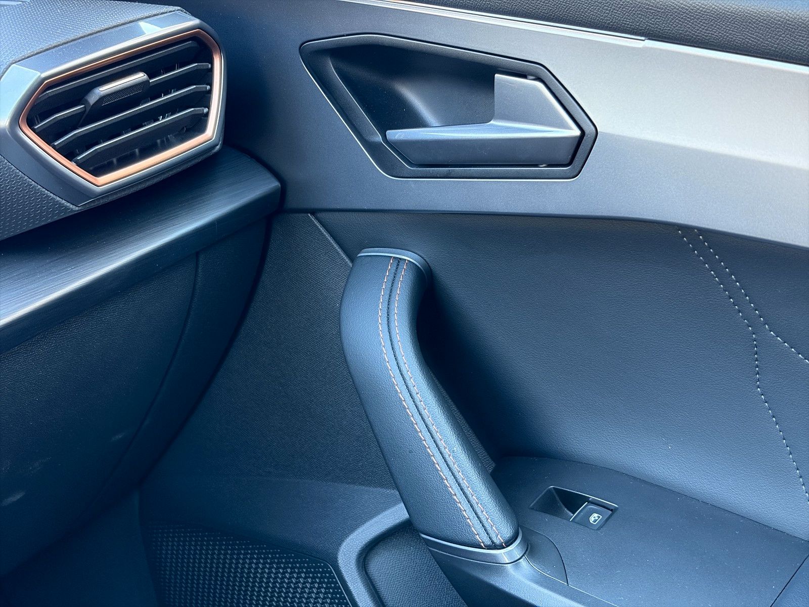 Fahrzeugabbildung CUPRA Leon VZ 4Drive*Navi*Kamera*SHZ*BeatsAudio**