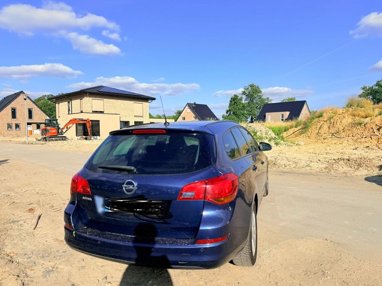 Opel Astra 2011 — engine 116 HP (85kW)