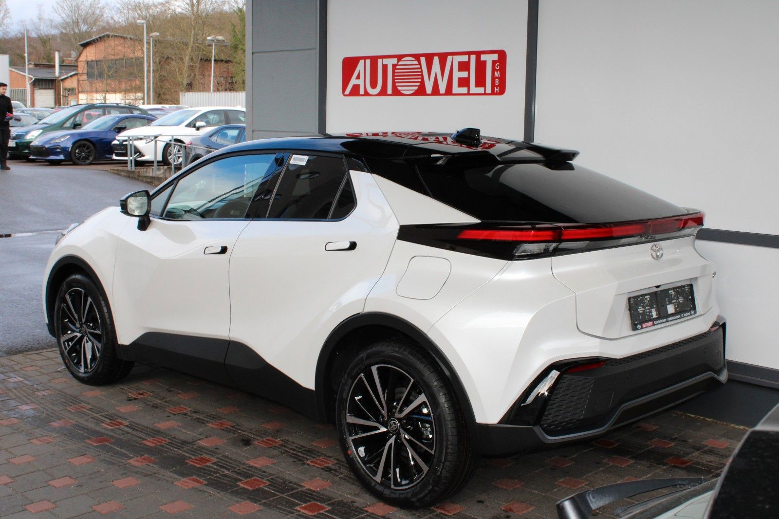 Fahrzeugabbildung Toyota C-HR 2.0 Hybrid Lounge, PANO,ALCANTARA,19"