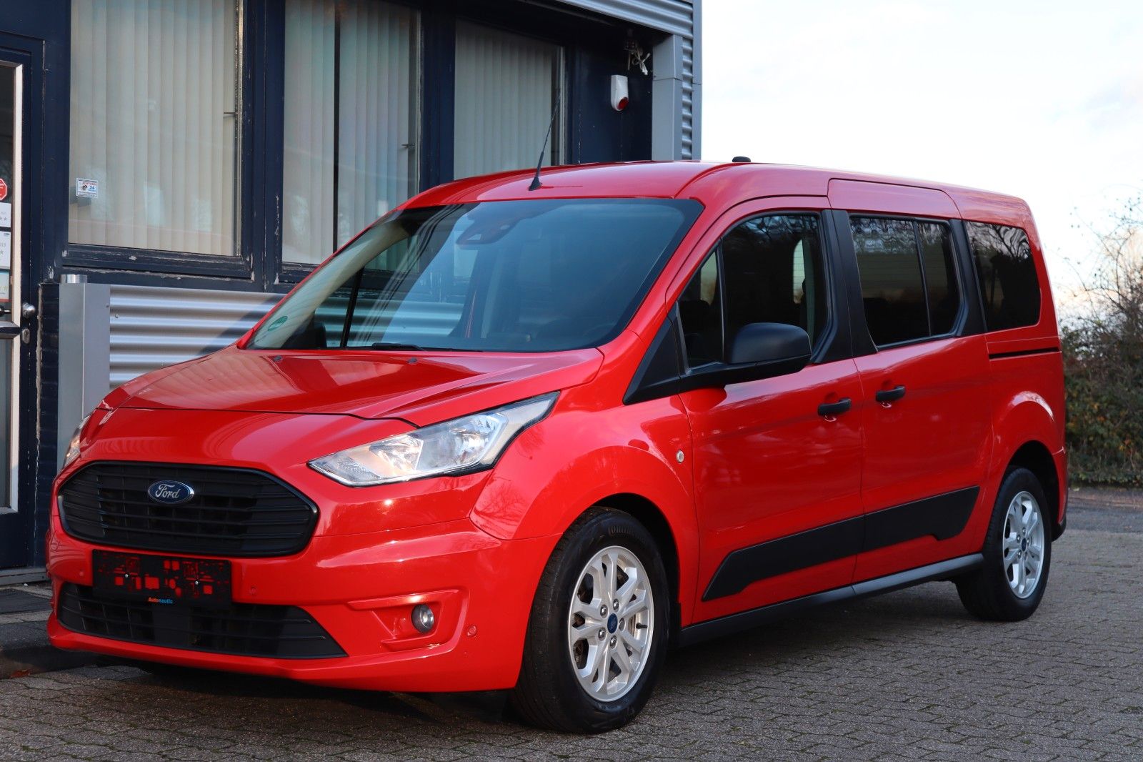 Fahrzeugabbildung Ford GRAND TOURNEO 1.5TDCI AUTOMATIK KLIMA NAVI 7SITZ