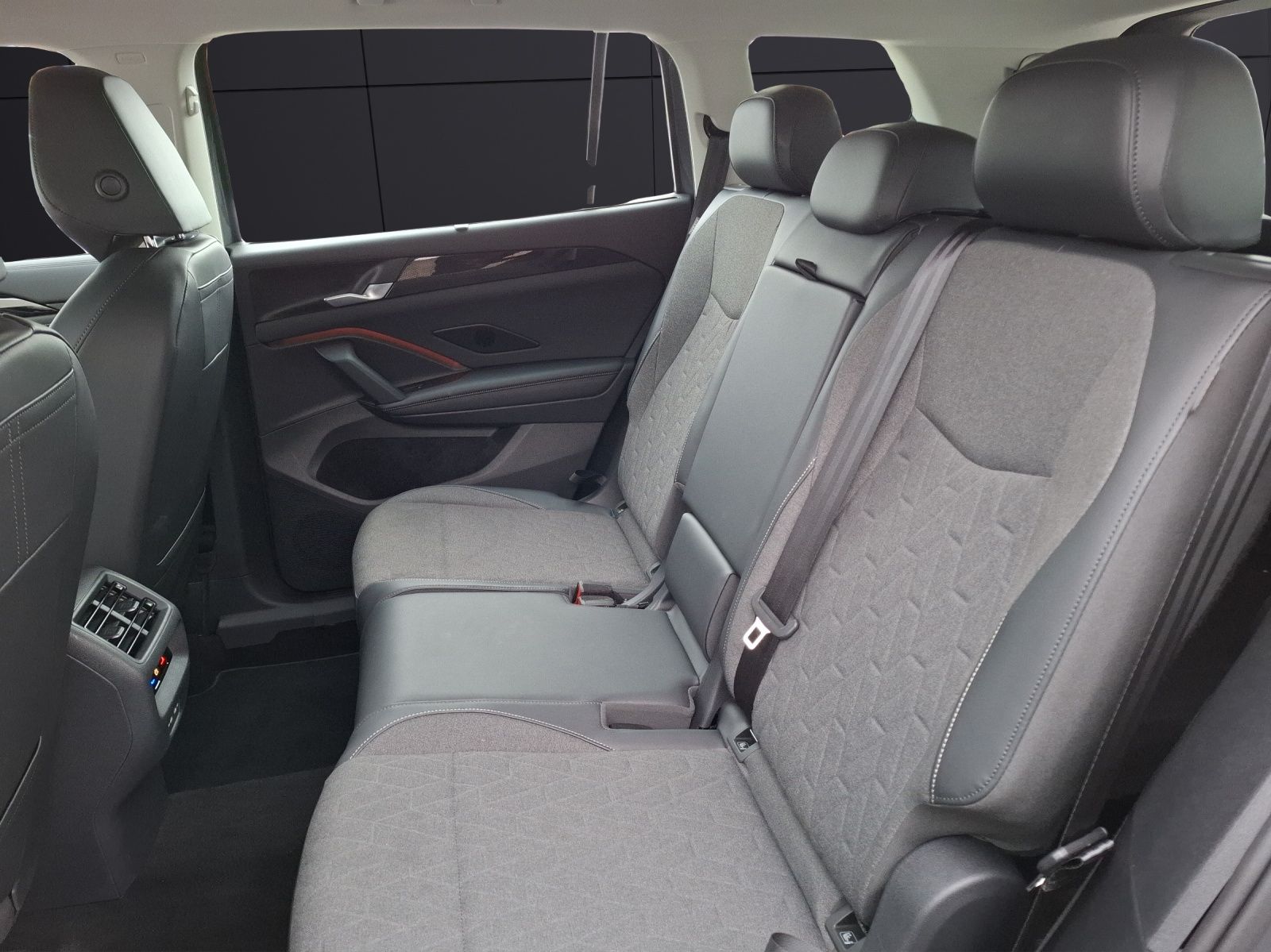 Fahrzeugabbildung Volkswagen Tayron TDI Life DSG 4M 7-Si Matrix AHK Navi AID