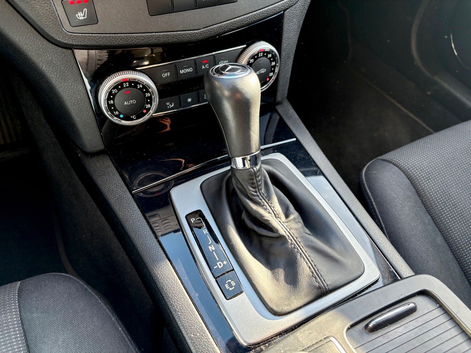 Fahrzeugabbildung Mercedes-Benz C 180 T CGI BE Aut Navi SHZ Classic PDC Tempomat