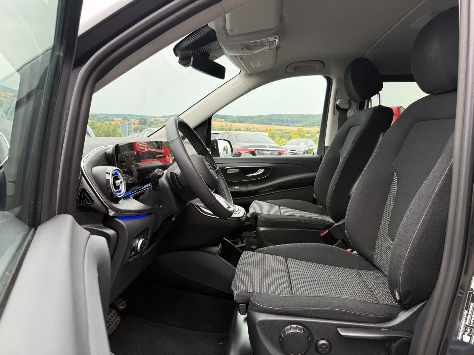 Fahrzeugabbildung Mercedes-Benz V 300 d STYLE 4MATIC AHK2,5t DISTRONIC MULTIBEAM