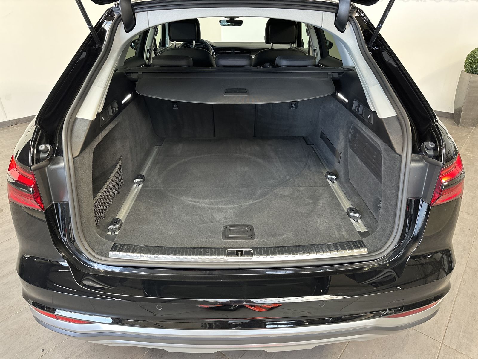 Fahrzeugabbildung Audi A6 Allroad 40 TDI Qu NAV+LED+360°+V-COCKPIT+18ZO