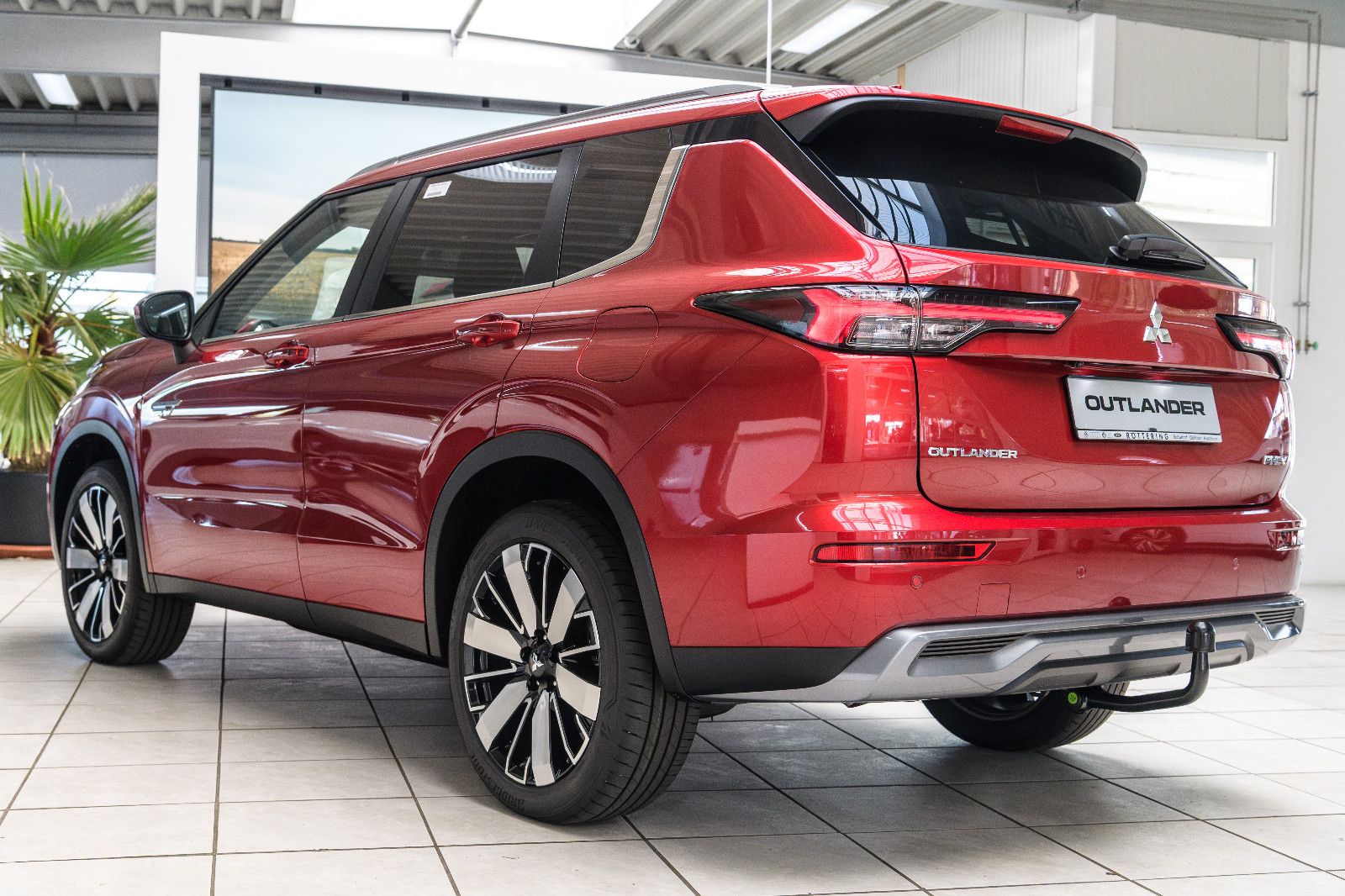 Fahrzeugabbildung Mitsubishi Outlander Intro Edition +4WD+ LED+AHK+Kam+20"