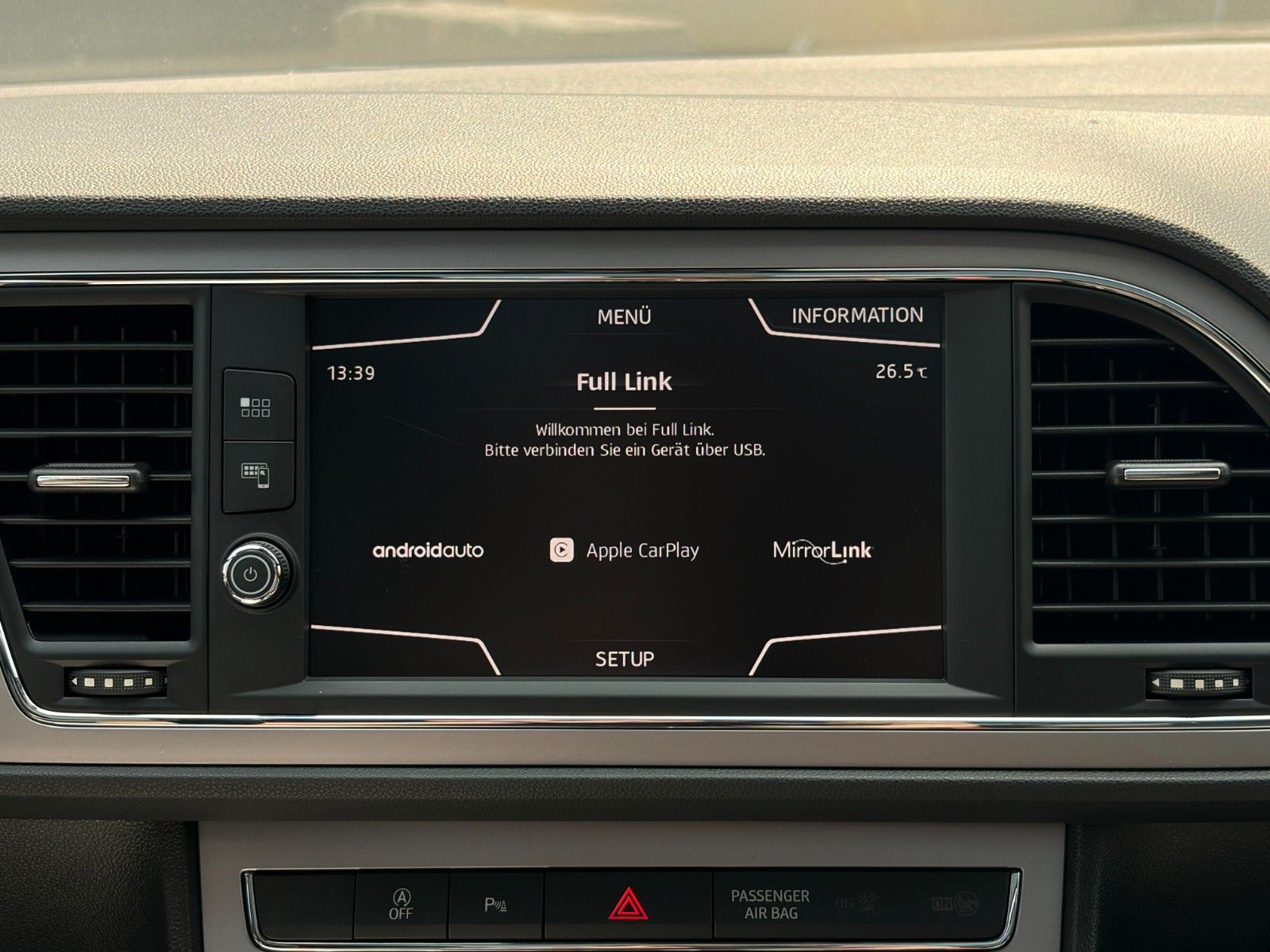 Fahrzeugabbildung SEAT Leon ST 1.5 TSI DSG Xcellence CarPlay PANO CAM