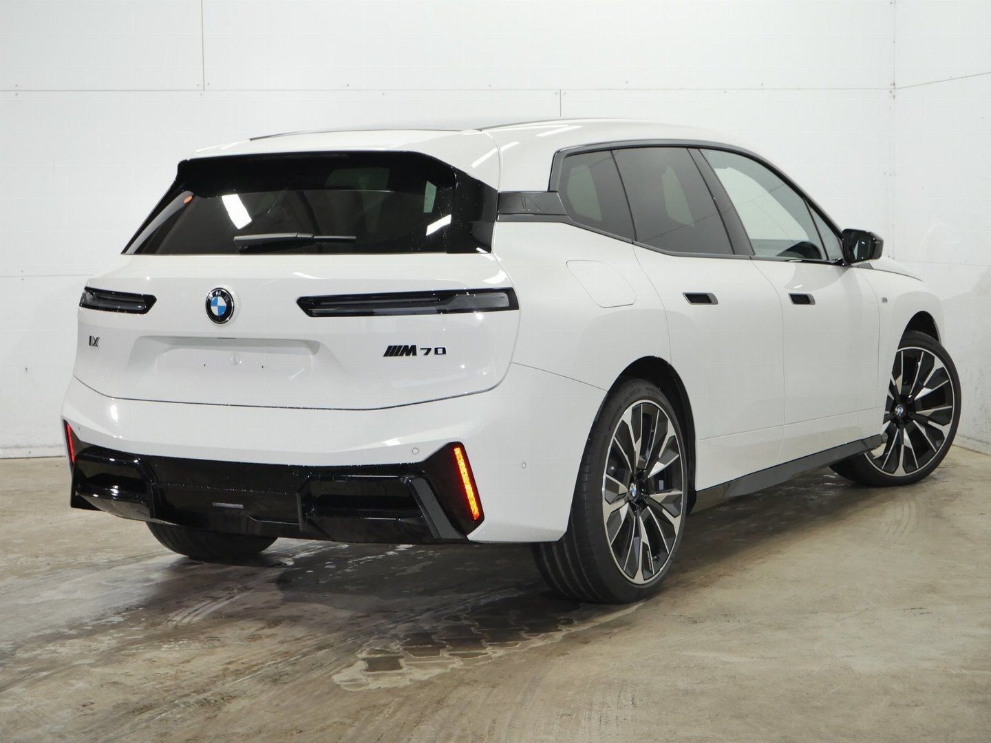 Fahrzeugabbildung BMW iX M70 | B&W| Panorama-Glasdach| Sitzbelüftung v