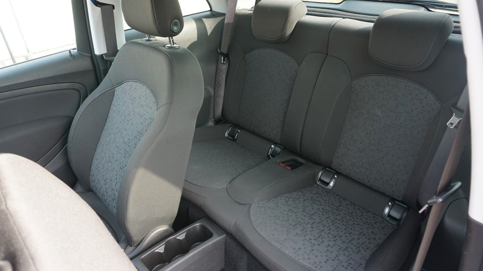 Fahrzeugabbildung Opel Adam JAM 1.4 64kW S/S, PDC, HSA, ESP, Tempomat