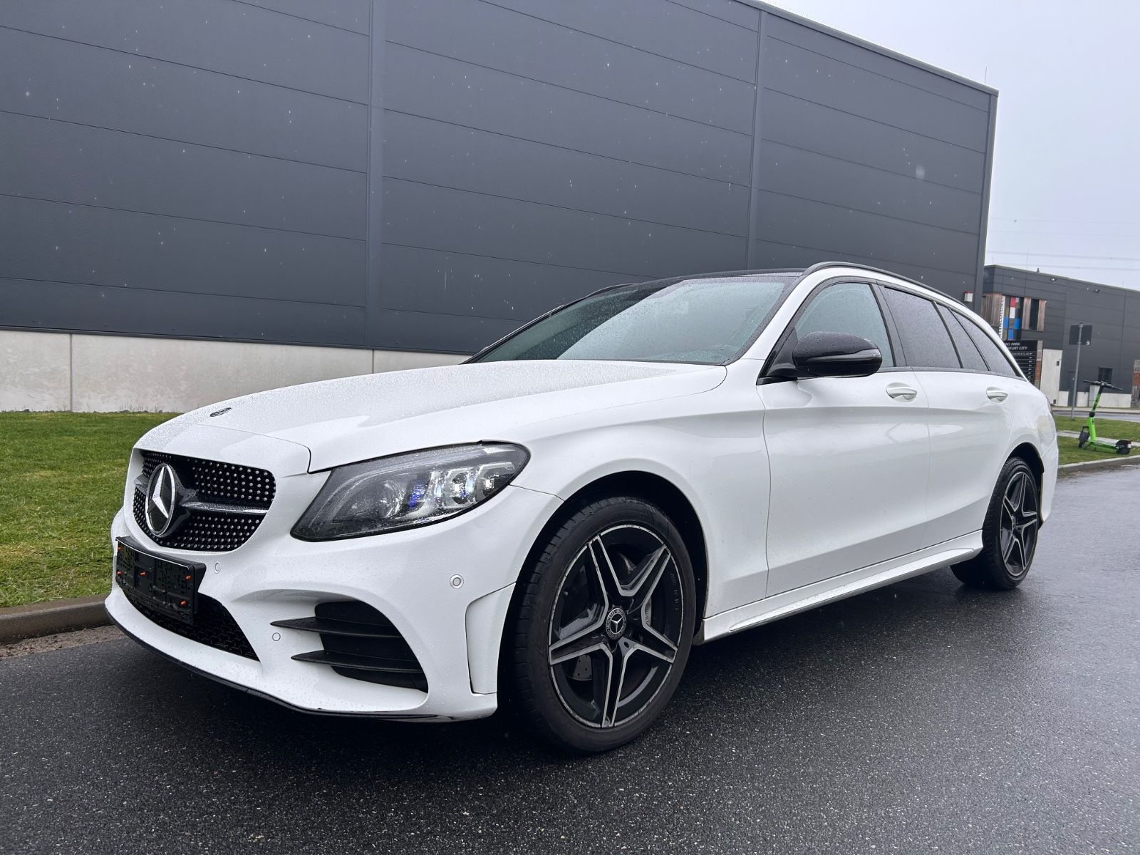 MERCEDES-BENZ C 220 d 4MATIC T Autom. -AMG-Line-Multibeam-Pano