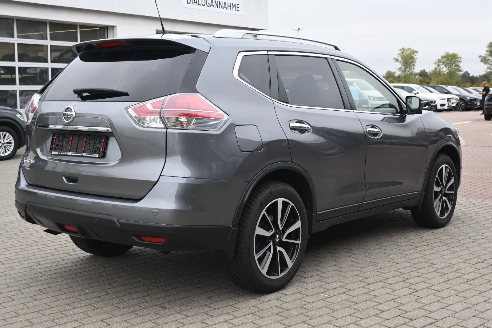 Fahrzeugabbildung Nissan X-Trail  1.6 DIG-T Schalter Tekna 4x2*360°*Pano