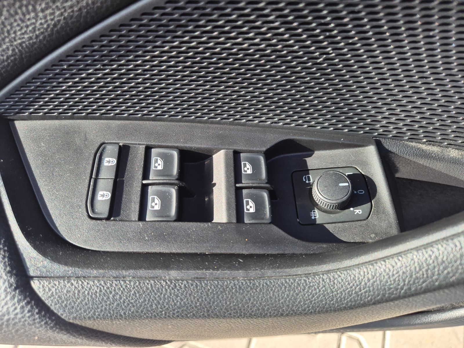 Fahrzeugabbildung SKODA Octavia 1.5 DSG Sportline PANO*MATRIX*AHK*5J.GAR