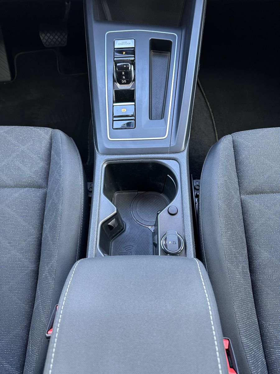 Fahrzeugabbildung Volkswagen Golf Variant 2.0 TDI DSG Life NAV+LED+KAMERA+ACC