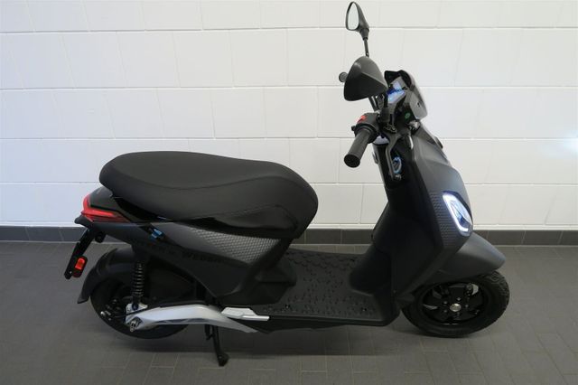 Piaggio 1 One Active E-Roller, NEU!