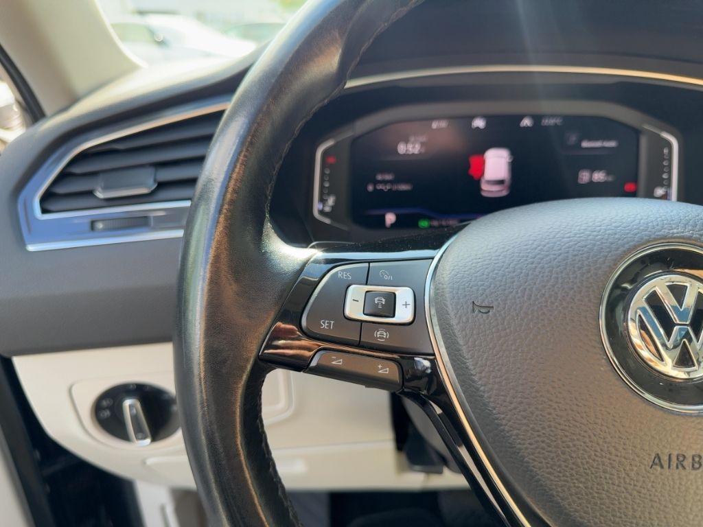 Fahrzeugabbildung Volkswagen Tiguan Allspace Highline 4Motion AHK Schwenkbar