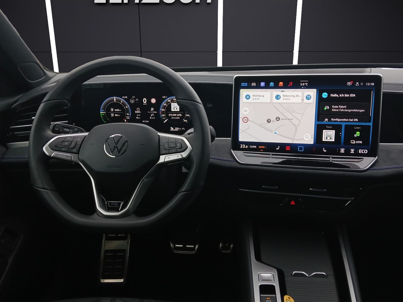 Fahrzeugabbildung Volkswagen Passat R-Line eHybrid DSG IQ.Light ACC AHK SH Ma