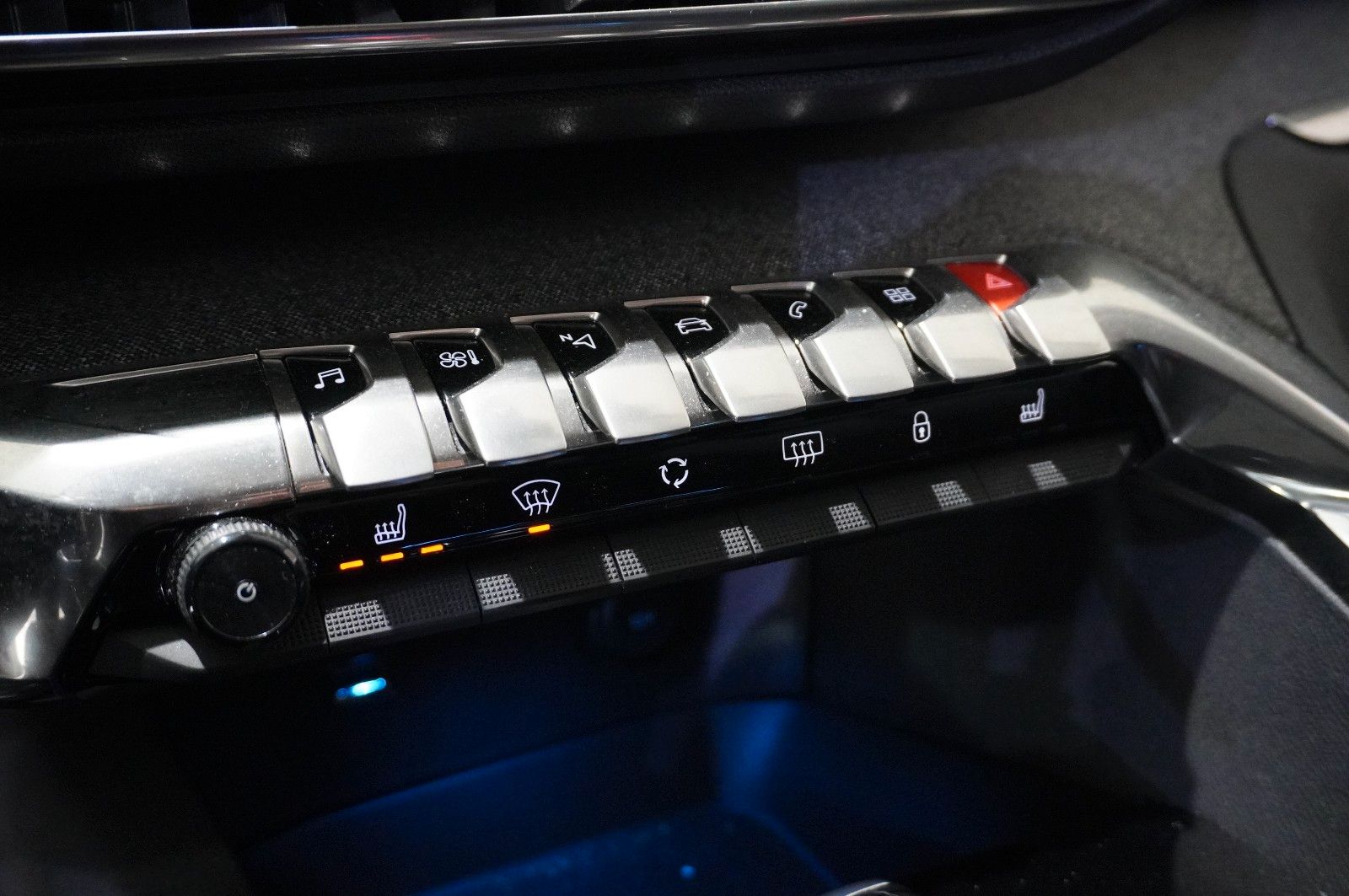 Fahrzeugabbildung Peugeot 3008 1.2 ALLURE NAVI/LED/VIRTU./SHZ/TEMP./NEBEL