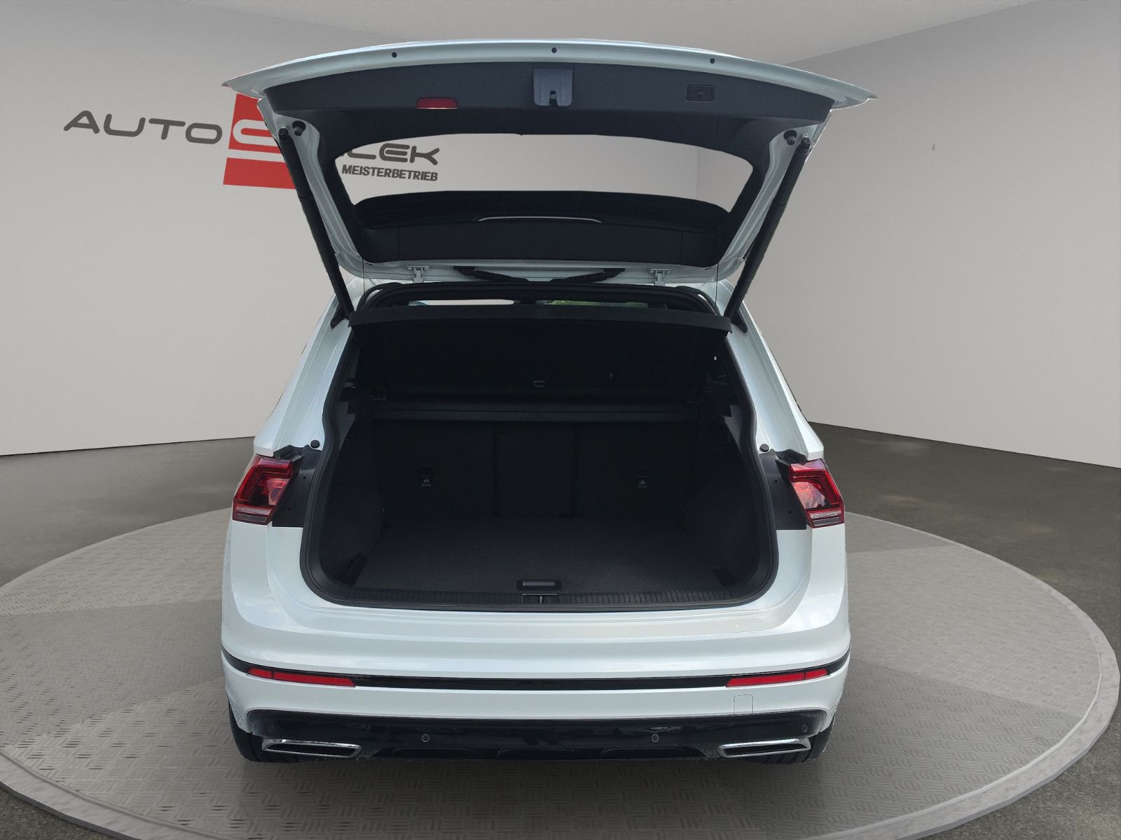 Fahrzeugabbildung Volkswagen Tiguan  R-LINE HiGHLiNE  4MOTION PANORAMA DACH