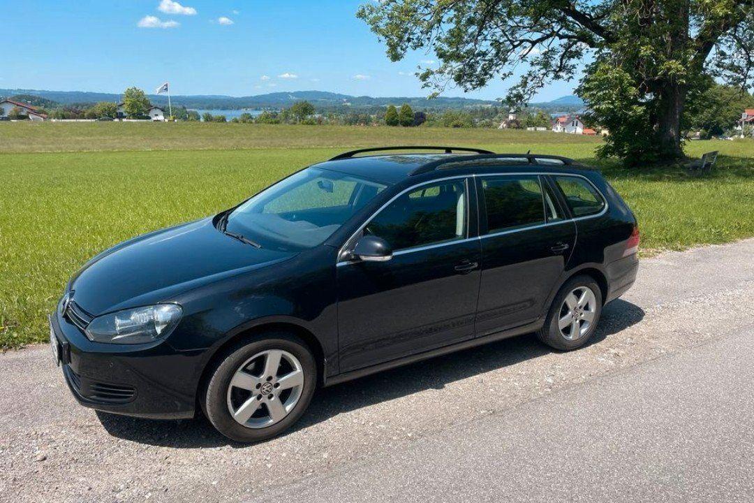 Volkswagen Golf 2010 — interior
