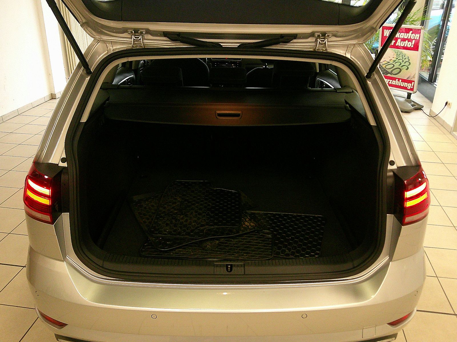 Fahrzeugabbildung Volkswagen GolfVII Variant Comfortline/NAVI /KLIMA/WENIG KM