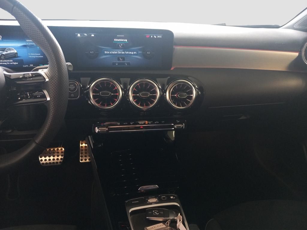 Fahrzeugabbildung Mercedes-Benz A 200 Kompaktlimousine AMG Line*Night Paket*LED