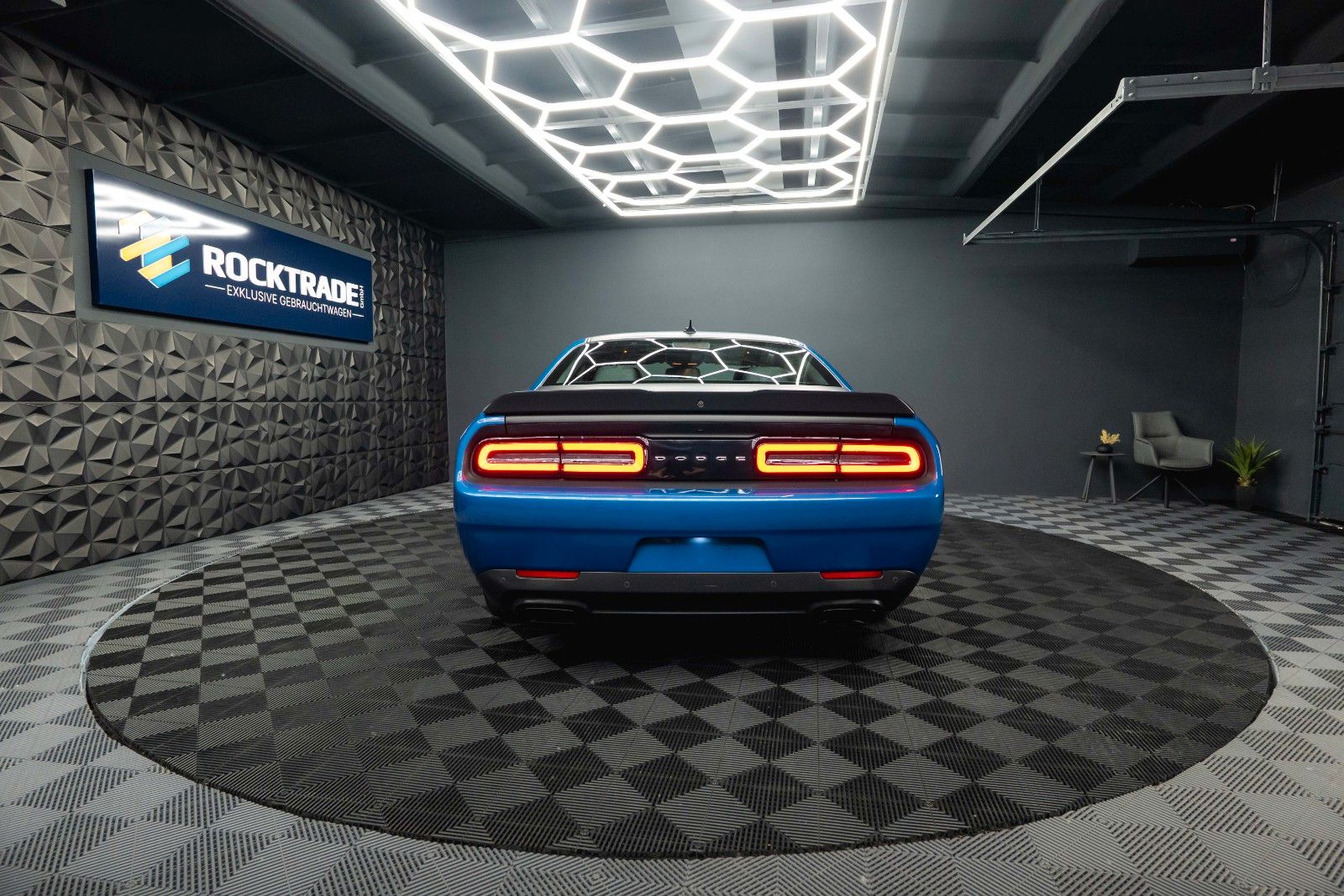 Fahrzeugabbildung Dodge Challenger 6.4 V8 SRT 392 R/T 1320 SCAT PACK
