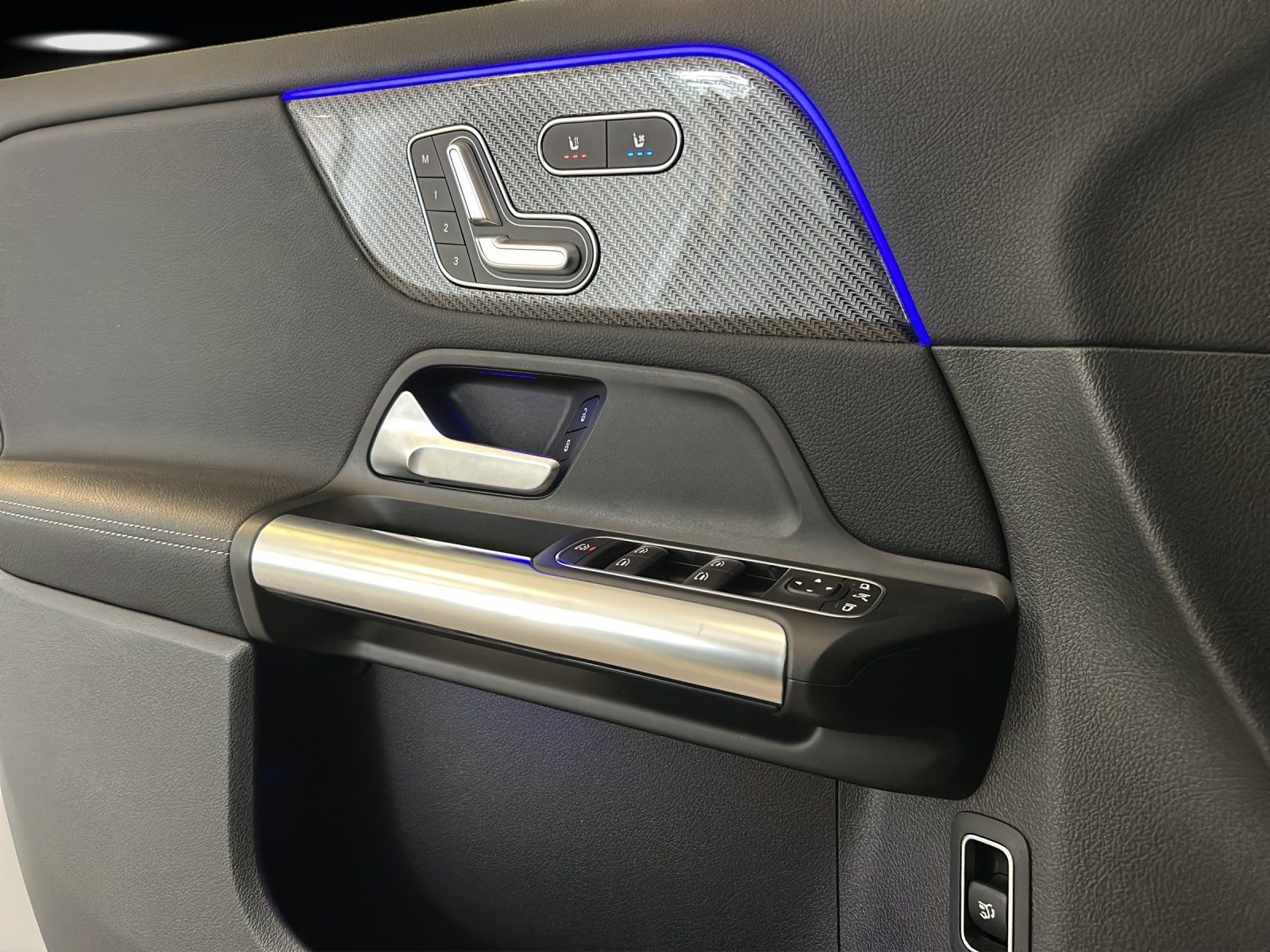 Fahrzeugabbildung Mercedes-Benz GLA 45 S AMG Perf.Sitze DISTRO Massage AERO Pano