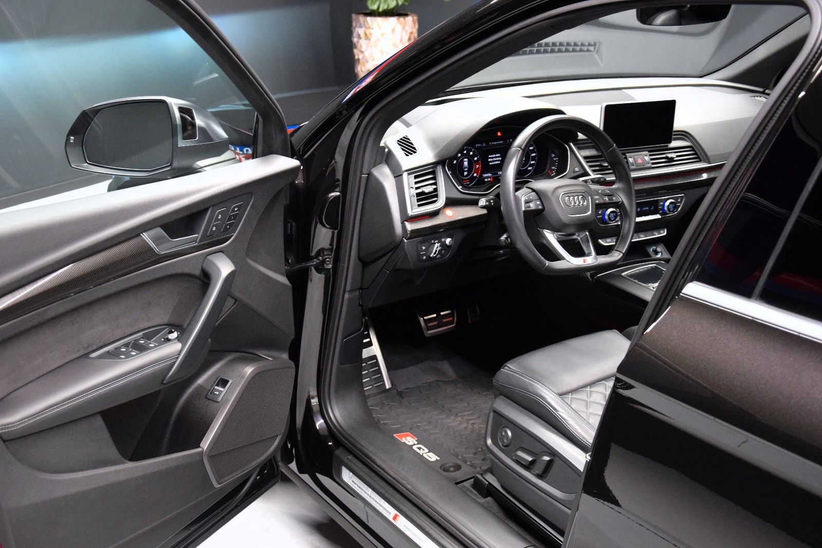 Fahrzeugabbildung Audi SQ5 3.0 TFSI quattro Pano Luft HuD ACC Virtual