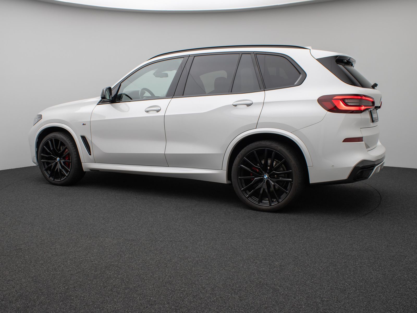 Fahrzeugabbildung BMW X5 xD30d M Sport Panorama Laser 360°HUD DAB B&W