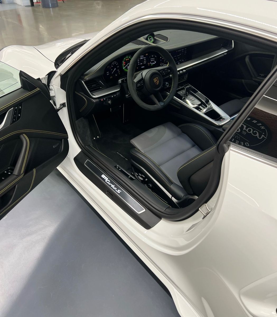 Fahrzeugabbildung Porsche 992 TURBO S COUPÉ EXCLUSIV INT BICOLOR LEDER TOP