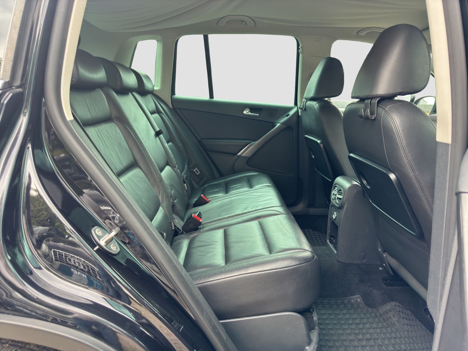 Fahrzeugabbildung Volkswagen Tiguan Sport & Style 4Motion/Kam./Leder/AHK
