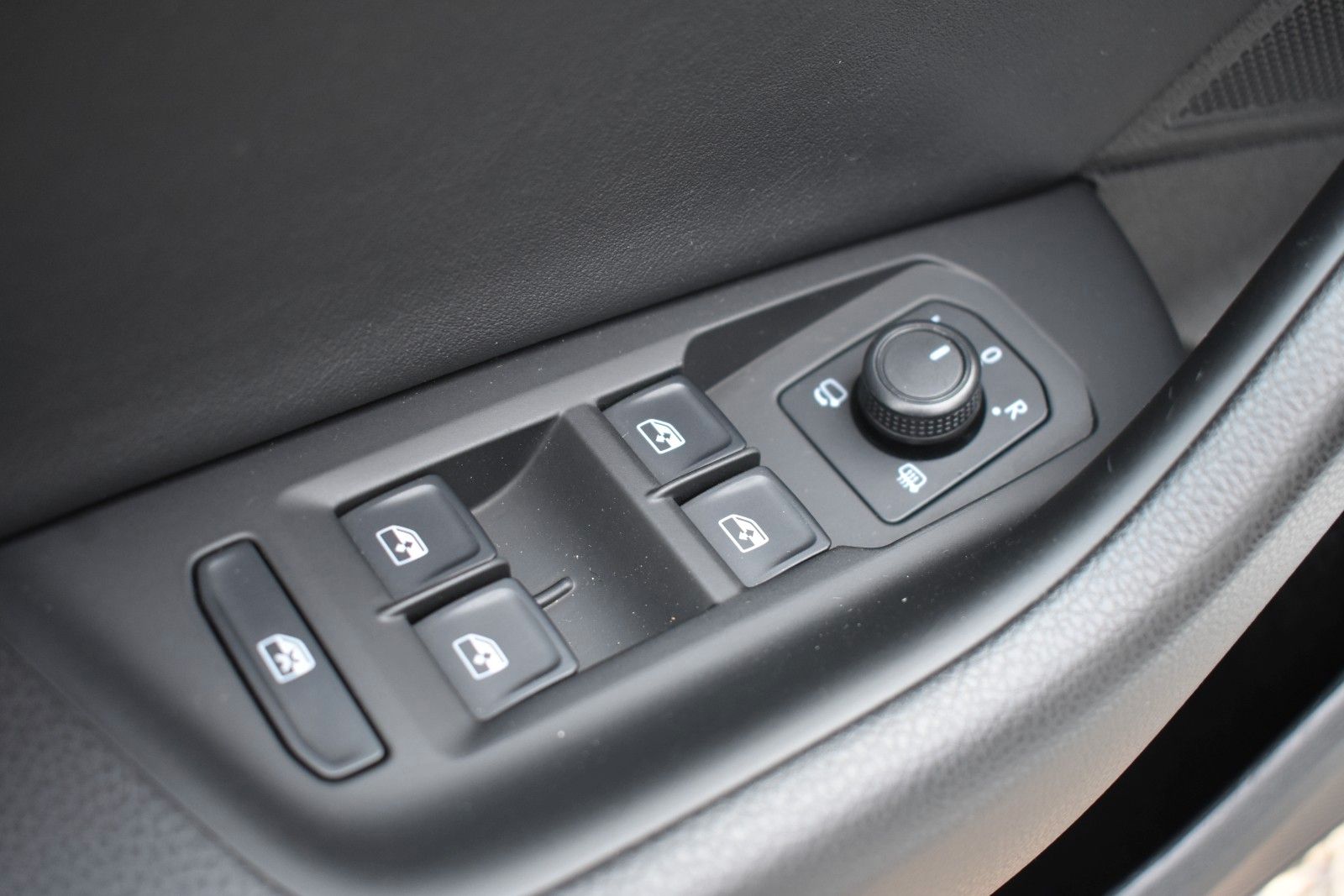 Fahrzeugabbildung Volkswagen Arteon R-Line 4Motion PANO/AHK/STH/MASAGE/DYNAUD