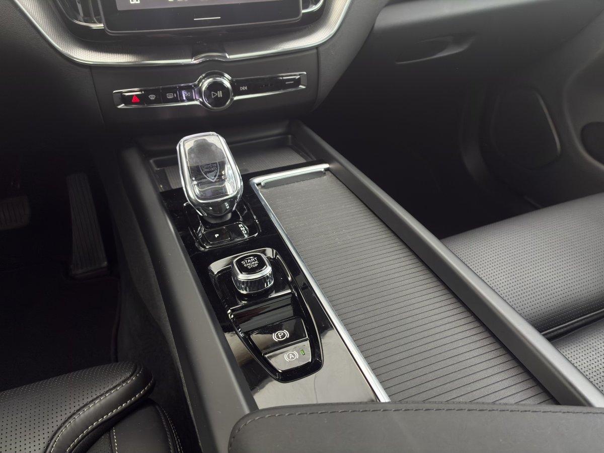 Volvo XC60 B5 Plus Black Edition AWD HUD PANO NAVI