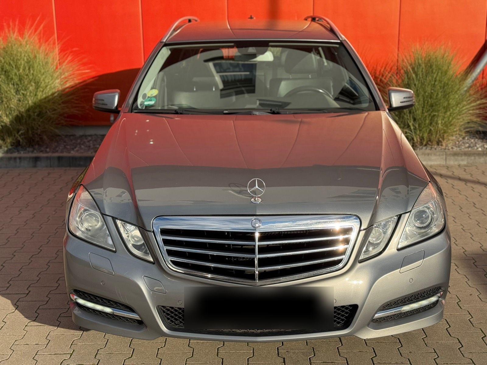 Mercedes-Benz E220 2011 — photo 5