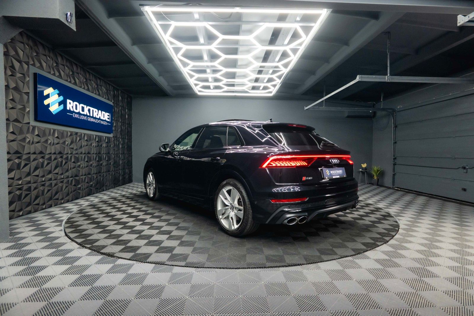 Fahrzeugabbildung Audi SQ8 4.0 TDI quattro Black Design | Full Option