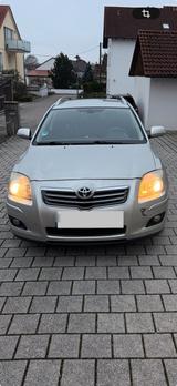 Toyota Avensis  2.2 - Toyota Avensis aus 2009 mit Diesel-Antrieb